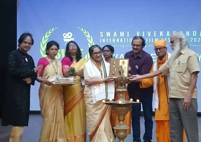 মহাসমারোহে অবসান হল স্বামী বিবেকানন্দ আন্তর্জাতিক চলচ্চিত্র উৎসব, জীবনকৃতি সম্মান মমতা শঙ্কর ও বীরেশ চট্টোপাধ্যায়কে